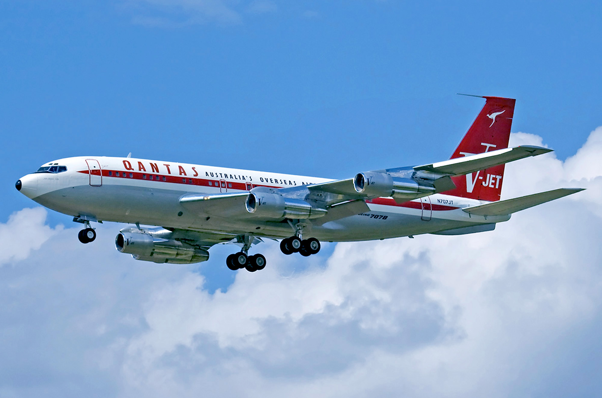 Boeing_707-138B_Qantas